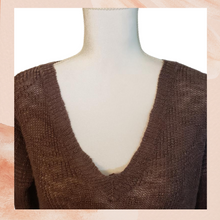 Carregue a imagem no visualizador da Galeria, Charlotte Russe Brown Light Knit Sweater Small (Pre-Loved)
