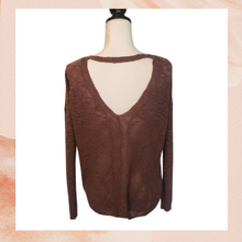 Carregue a imagem no visualizador da Galeria, Charlotte Russe Brown Light Knit Sweater Small (Pre-Loved)
