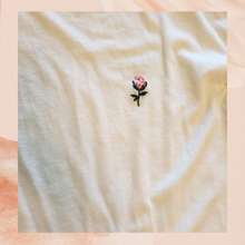 Load image into Gallery viewer, Cream Small Rose Print Relaxed Tee Medium
