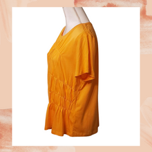 Laden Sie das Bild in den Galerie-Viewer. DKNY Mad Orange Ruched T-Shirt Large
