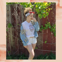 Load image into Gallery viewer, &quot;Faye&quot; Jean Jacket
