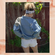 Load image into Gallery viewer, &quot;Faye&quot; Jean Jacket
