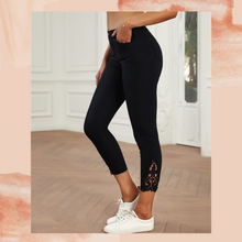Load image into Gallery viewer, &quot;Finley&quot; Capris (Black)
