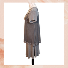 Chargez l&#39;image dans la visionneuse de la galerie, Gray Shirt Midi Dress &amp; Tank Layered Outfit Large (Pre-Loved)
