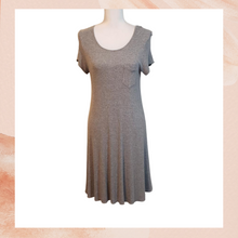 Carica l&#39;immagine nel visualizzatore della galleria, Gray Shirt Midi Dress &amp; Tank Layered Outfit Large (Pre-Loved)
