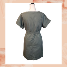 Laden Sie das Bild in den Galerie-Viewer. Green Short Sleeve Zip-Up Mini Dress Small
