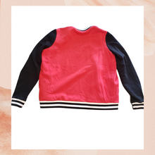 Chargez l&#39;image dans la visionneuse de la galerie, Guess L.A. Varsity Red &amp; Black Button Front Sweater Jacket (Pre-Loved) Large
