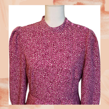 Laden Sie das Bild in den Galerie-Viewer. Hot Pink Leopard Tiered Ruffle Midi Dress Medium
