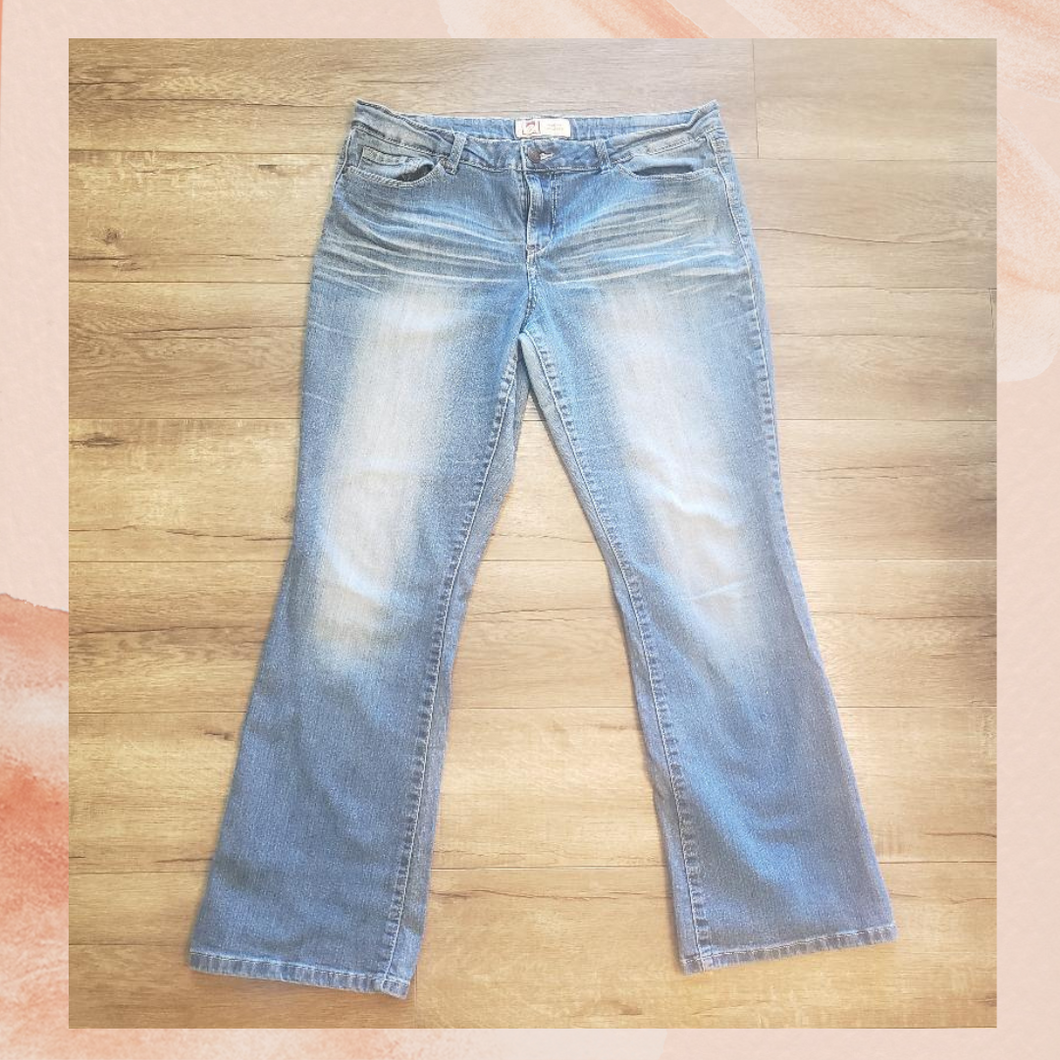 LEI Ashley Low Rise Bootcut Jeans (Pre-Loved) Size 17R