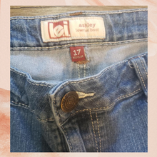 Load image into Gallery viewer, LEI Ashley Low Rise Bootcut Jeans (Pre-Loved) Size 17R
