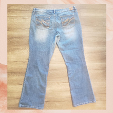 Load image into Gallery viewer, LEI Ashley Low Rise Bootcut Jeans (Pre-Loved) Size 17R
