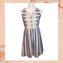 Carregue a imagem no visualizador da Galeria, Lace Crochet Striped Sleeveless Mini Dress Medium

