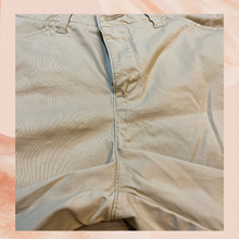 Load image into Gallery viewer, Lee Casual Mid Rise Khaki Shorts (Pre-Loved) Size W30 Reg
