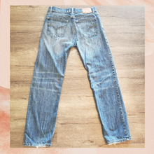 Load image into Gallery viewer, Levi&#39;s 514 Straight Med Blue Jeans (Pre-Loved) R20 W30 L30
