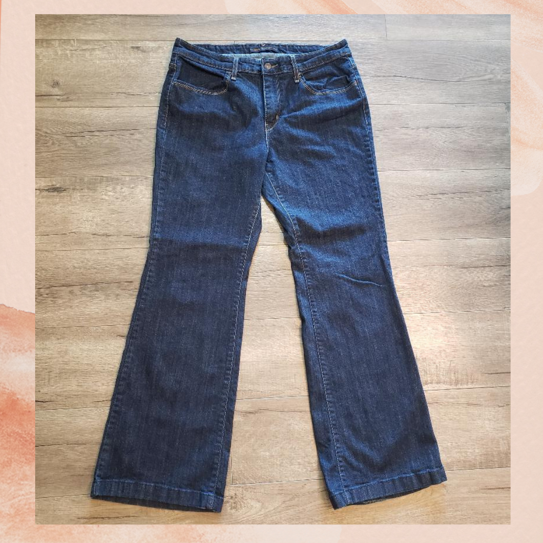 Levi's Dark Blue Stretch Bootcut Jeans (Pre-Loved) Size 16M