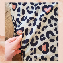 Carregue a imagem no visualizador da Galeria, LuLaRoe Gray Leopard Print T-Shirt Midi Dress Size Medium
