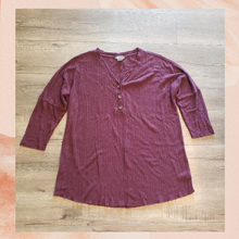 Load image into Gallery viewer, Maroon Raw Hem 3/4 Sleeve Waffle Knit Tee (Pre-Loved) Size XL
