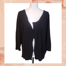 Carregue a imagem no visualizador da Galeria, Maurice&#39;s Black 3/4 Sleeve Button Front Cardigan 3X (Pre-Loved)
