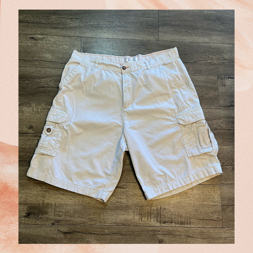 Men's Khaki Cargo Shorts (Pre-Loved) Size 46