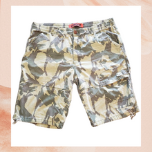 Load image into Gallery viewer, Men&#39;s Kroix Green Camo Cargo Shorts 42
