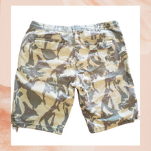 Load image into Gallery viewer, Men&#39;s Kroix Green Camo Cargo Shorts 42
