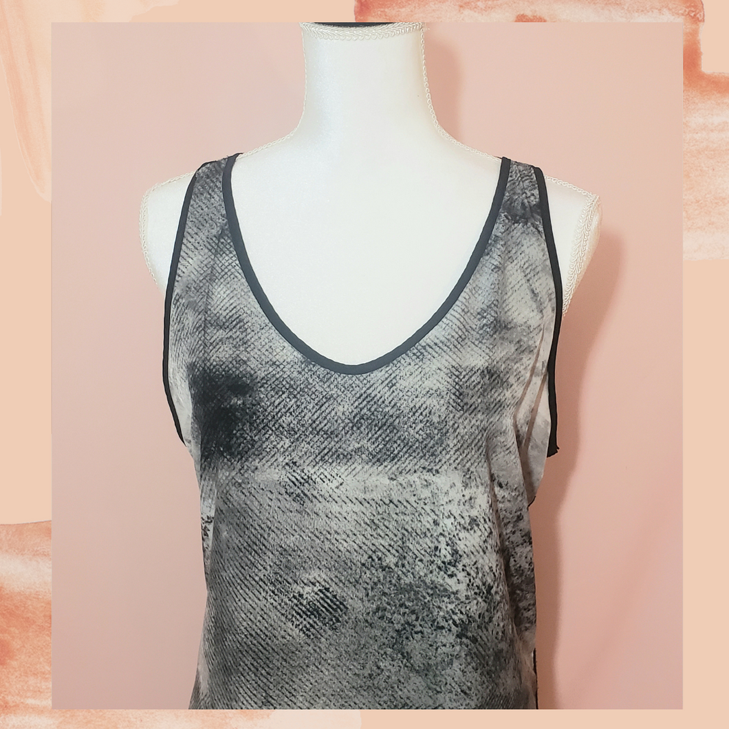 Mossimo Gray Snake Print High-Low Tank Top Large (Pre-Loved)
