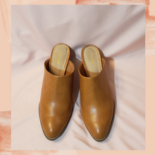 Load image into Gallery viewer, Old Navy Tan Slip On Mules Size 9.5 (Pre-Loved)
