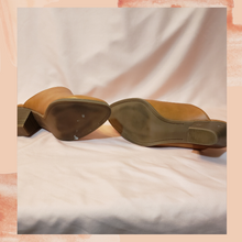 Carica l&#39;immagine nel visualizzatore della galleria, Old Navy Tan Slip On Mules Size 9.5 (Pre-Loved)
