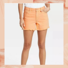 Laden Sie das Bild in den Galerie-Viewer. Orange Vintage Midi Shorts Size 8
