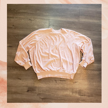 Laden Sie das Bild in den Galerie-Viewer. Pink Soft Velour Pullover Sweatshirt NWOT Size Small
