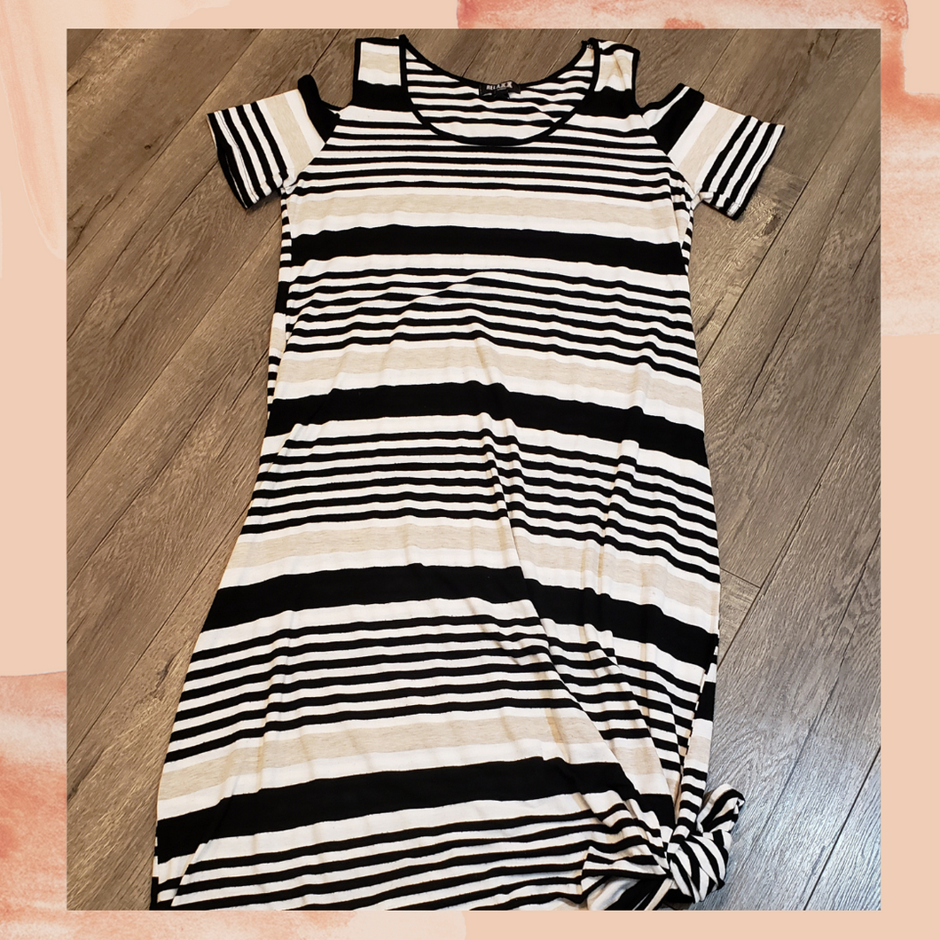 Relaxx Striped Knit Cold Shoulder Maxi Dress XL (Pre-Loved)