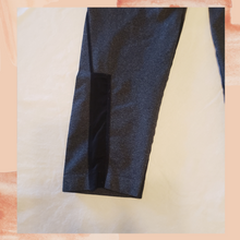 Carregue a imagem no visualizador da Galeria, Stretchy Gray Mesh Cut Out Yoga Capri Pants Large (Pre-Loved)
