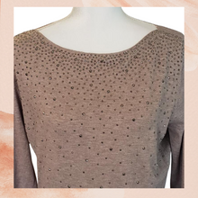 Laden Sie das Bild in den Galerie-Viewer. Taupe Embellished Studded Knit Sweater XL
