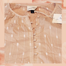 Carica l&#39;immagine nel visualizzatore della galleria, Tan Embroidered Puff Sleeve Blouse Large
