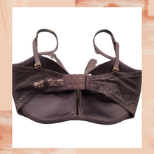 Load image into Gallery viewer, Victoria&#39;s Secret Deep Navy Lace Incredible Plunge Bra 32DDD
