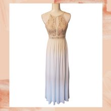 Carregue a imagem no visualizador da Galeria, Morgan &amp; Co. White Full-Length Lace Embellished Formal Prom Dress Size 1-2 (Pre-Loved)
